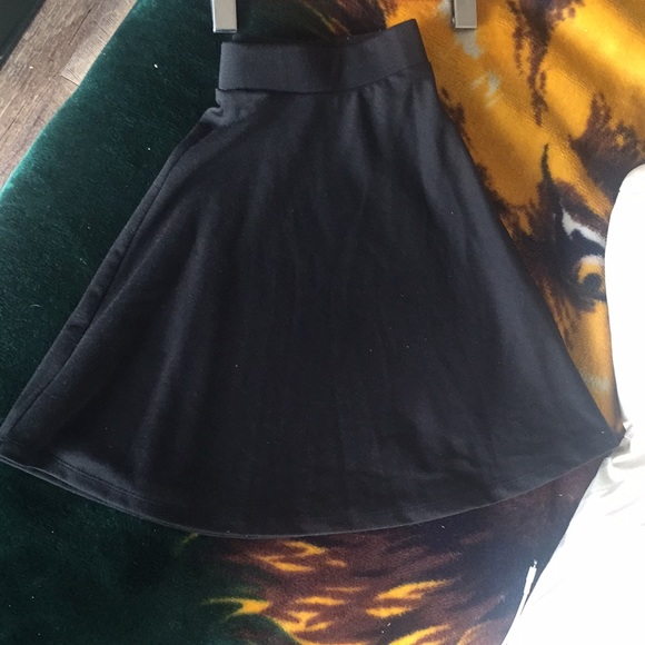 High-Waisted Black Mini Skirt - Picture 3 of 3